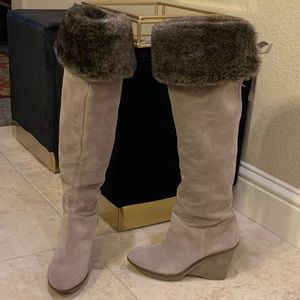 B Makowsky Grey Suede Boots